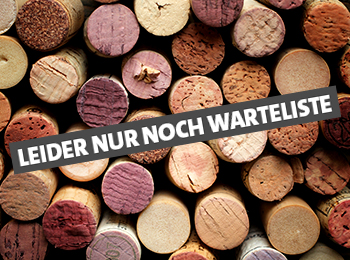 Bild von benutzten Weinkorken die wie Holzscheite gestapelt sind
